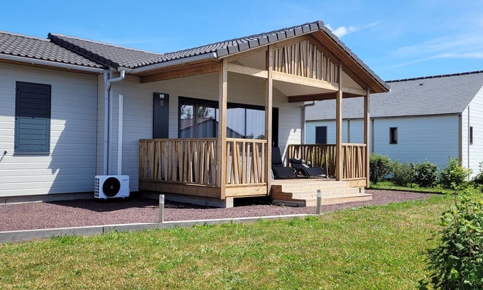 Marzan Ski Chalet | Charming 3-Bedroom Chalet with Heated Pool, Near Morbihan Coast