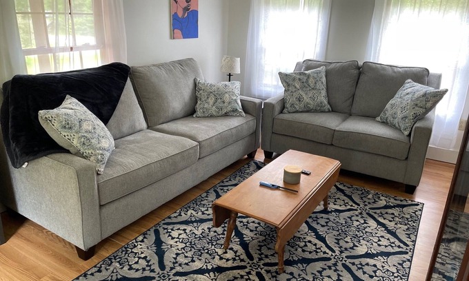 East Corinth Cottage | Charming 3-bedroom cottage in Hampden with AC, WiFi