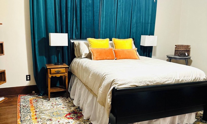 Sulphur Cottage | Charming 3-bedroom cottage in Downtown Sulphur