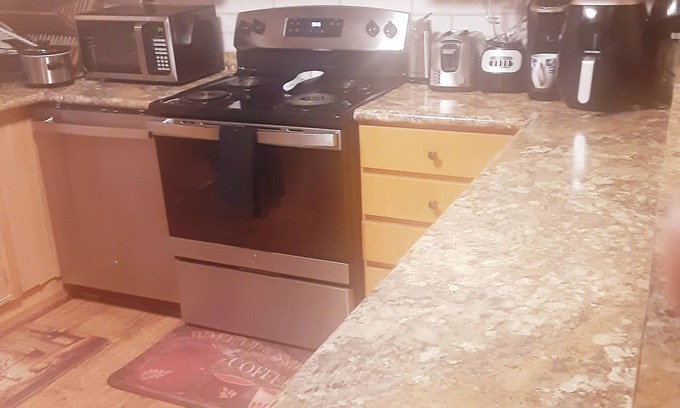 Lydia Cottage | Charming 3-bedroom cottage with WiFi and AC in wonderful McBee GYM AND HOT TUB