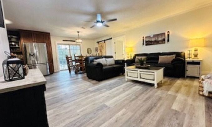 Graceville Other | Charming 3-bedroom farmhouse in Graceville with AC, WiFi