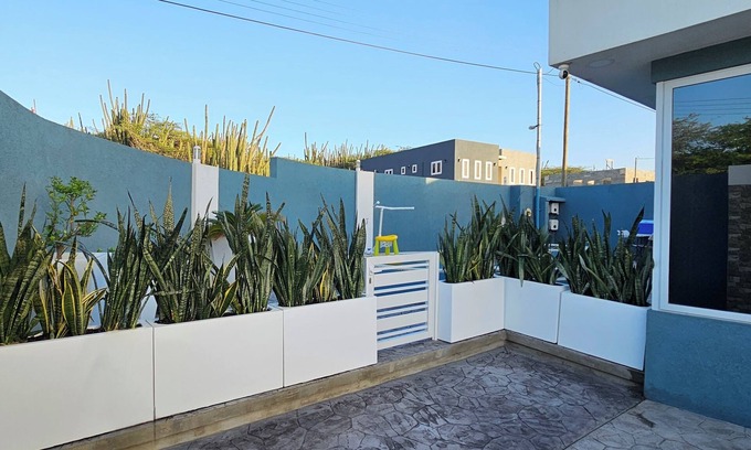 Boegoeroei House | Charming 3-bedroom house with AC and WiFi in delightful Noord