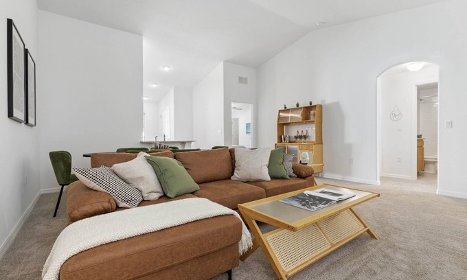 Indian Trails House | Charming 3-bedroom house - Stylish & Health-Conscious