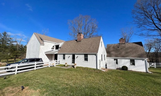 Washington House | Charming 3-bedroom house in delightful Washington w/WiFi, AC, amazing grounds.