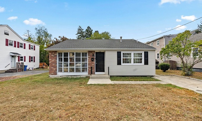 Glassboro House | Charming 3-bedroom house in Glassboro with WiFi, AC