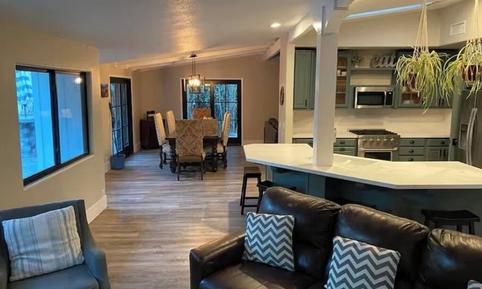 North Tustin House | Charming 3-bedroom house in North Tustin with large lot and gated entry