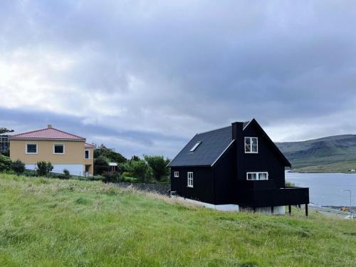 Tvoroyri House | Charming 3-bedroom Home With Stunning Fjord Views