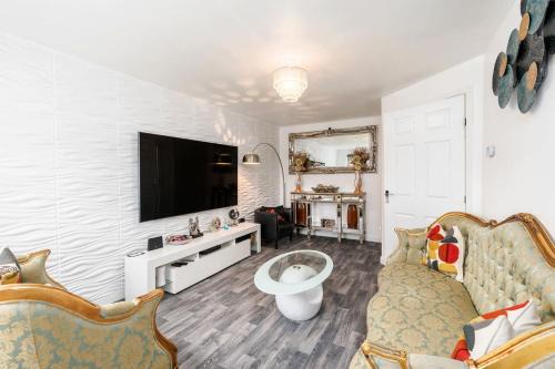 Doncaster House | Charming 3 Bedroom Home with Garden near Doncaster