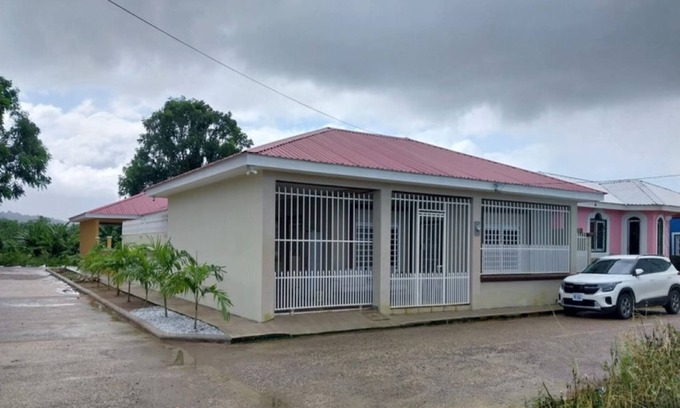 Sector 3 House | Charming 3-bedroom house with AC, WiFi in enchanting La Ceiba