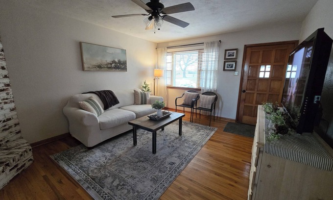 Ulysses House | Charming 3-bedroom house with sunset views in Ulysses