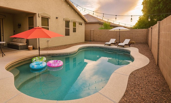 Waddell House | Charming 3-bedroom house with office, pool and gym in beautiful Waddell