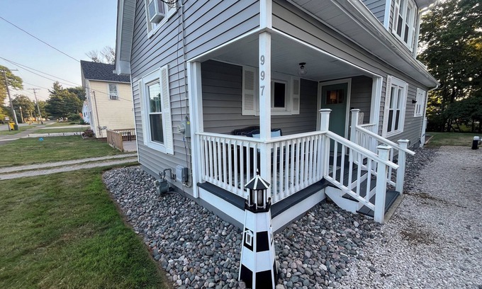 Conneaut House | Charming 3-bedroom lake house with the best location in Conneaut