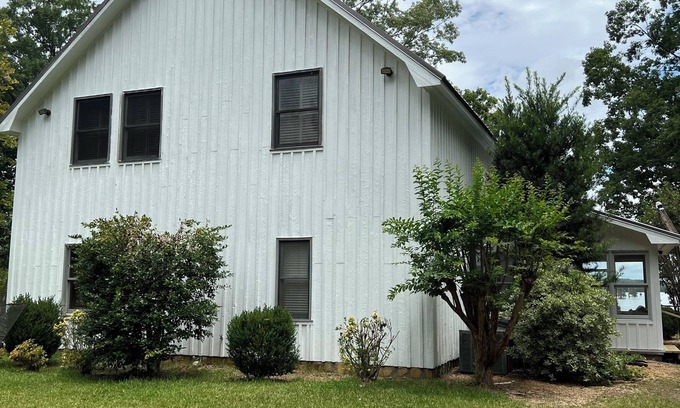Cobb House | Charming 3-bedroom lake house with WiFi and AC in Cobb, Georgia. Has Dish TV.