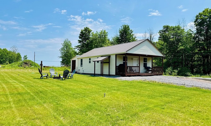 Pulaski Cottage | Charming 3-bedroom Sandy Pond cottage with AC, WiFi