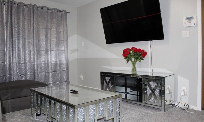 Calumet City House | Charming 3-bedroom house in Calumet City with WiFi and AC