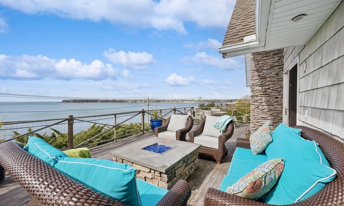 Hampton Bays House | Charming 3-bedroom house with Pool in Hampton Bays Breathtaking Bay views