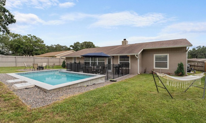 Palm Harbor House | Charming 3-bedroom house with Heated pool mins from beaches