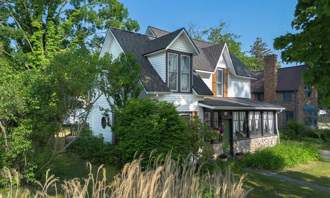 South Haven House | Charming 3 Bedroom Home w/Sun Porch & Sauna