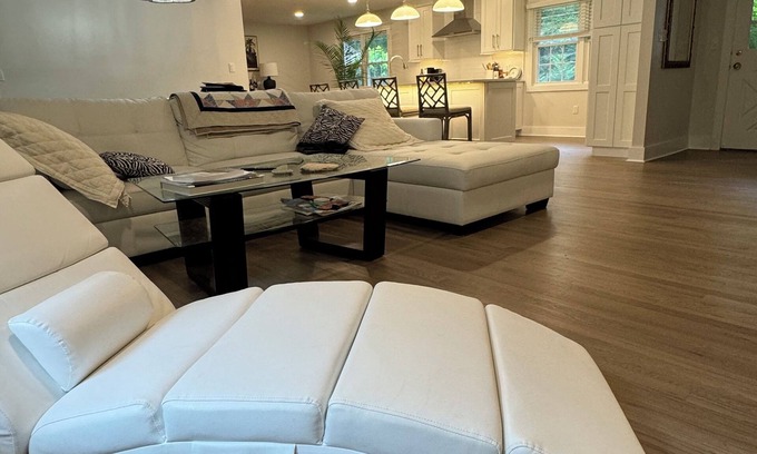 Stony Brook House | Charming 3-bedroom house with WiFi and AC in beautiful Stony Brook