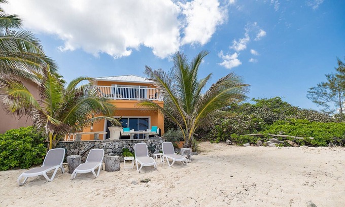 North Side Villa | Charming 3-bedroom villa with 2 King size beds on Beautiful North Side