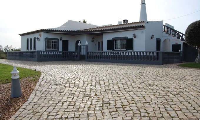 Aldeia Villa | Charming 3-bedroom villa with WiFi and central heating in beautiful Santa Bárbar