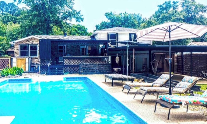 Antioch House | Charming 3-br House in Nashville. 15m downtown,10m Airport,5m zoo. HotTub n Pool