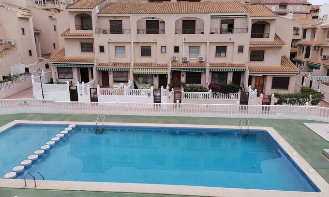 El Moncayo House | Charming 3-bedroom bungalow in welcoming Guardamar del Segura with AC, WiFi