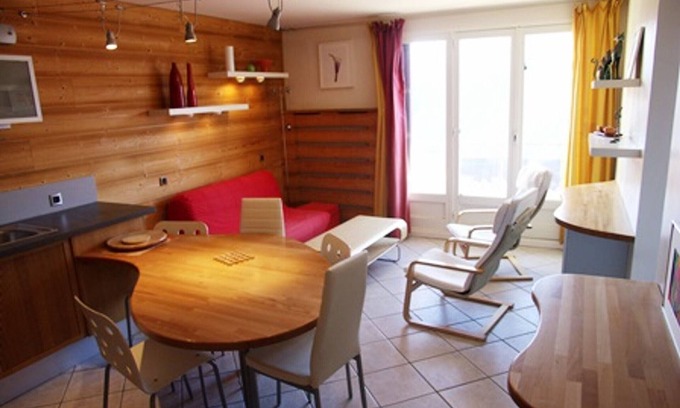 Orcieres-Merlette Apartment | Charming 3-room, pets allowed, 700m from slopes, 6 people, bedding included in winter