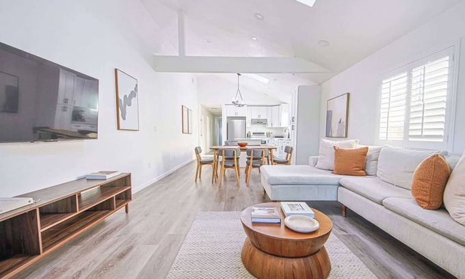 Clarkdale House | Charming 3B Home 10 mins to Venice Beach