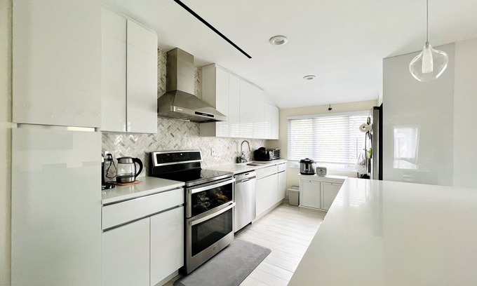 Glen Cove House | Charming 3B2B Home Upper Level