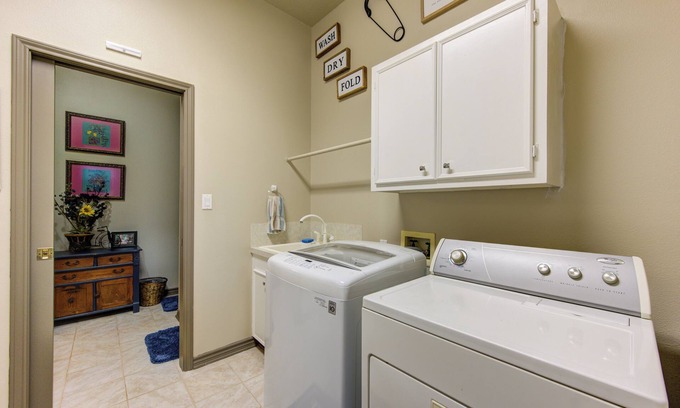 Fayetteville House | Charming 3Bed/3Bath House with WiFi, AC in lovely Fayetteville