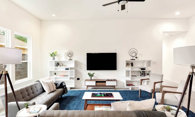 Lexington House | Charming 3BR/2BA Escape Private Pool + BBQ Grill