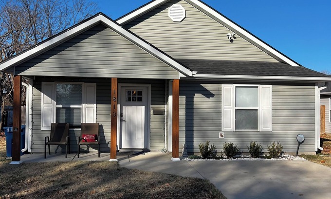 Joplin House | Charming 3BR/2Bath home with firepit, large fenced yard, pet friendly.