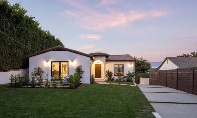 Los Feliz House | Charming 4 bed 5 bath house or gym, sauna, cold plunge, views in Los Angeles