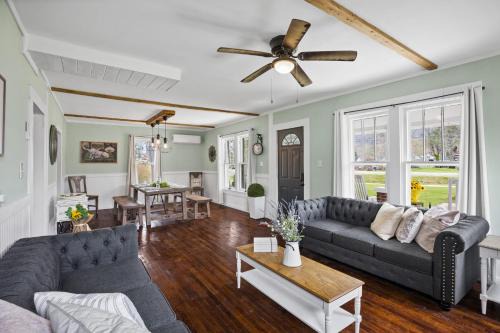 Mountain City House | Charming 4 bedroom farmhouse with large backyard for entertaining