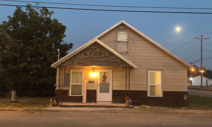 Jonesboro House | Charming 4-bedroom house with WiFi and AC in delightful Jonesboro