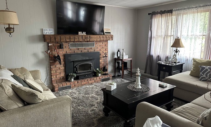 Lake City House | Charming 4-bedroom house with WiFi and AC in peaceful Lake City. Sleeps 12.
