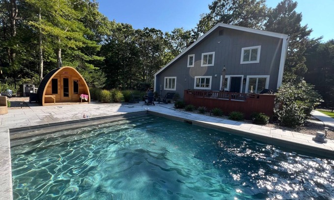 Mashpee House | Charming 4-bedroom House with Seasonal Outdoor Pool, Patio and Wood-Fired Sauna