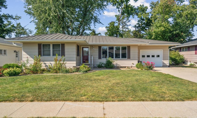 Marion House | Charming 4-bedroom house with High Speed WiFi in Marion