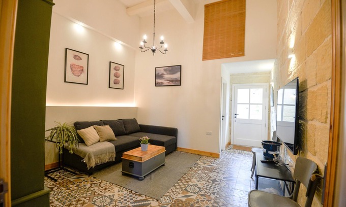 San Lawrenz Villa | Charming 4-bedroom villa with Jacuzzi, AC and WiFi in fabulous San Lawrenz.