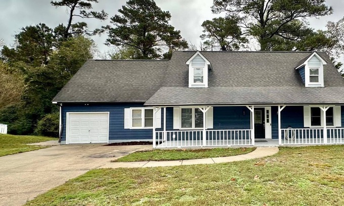 Piney Green House | Charming 4-bedroom 2200SQFT house with great backyard, and the BEST location!