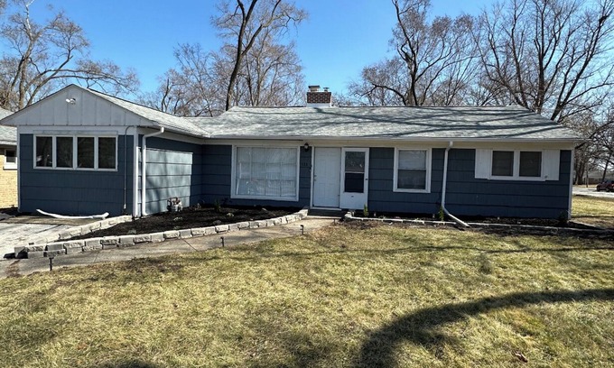 Park Forest House | Charming 4-bedroom house with WiFi and AC in Park Forest