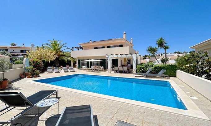Albardeira House | Charming 4 Bedroom Villa w/Private Pool, Sleeps 8, Wifi, A/C, near Lagos Marina