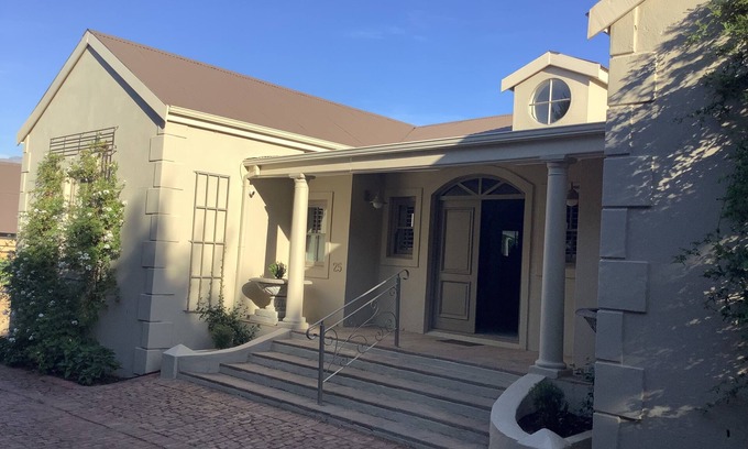 Franschhoek House | Charming 4-bedroom house in lovely Franschhoek with pool.