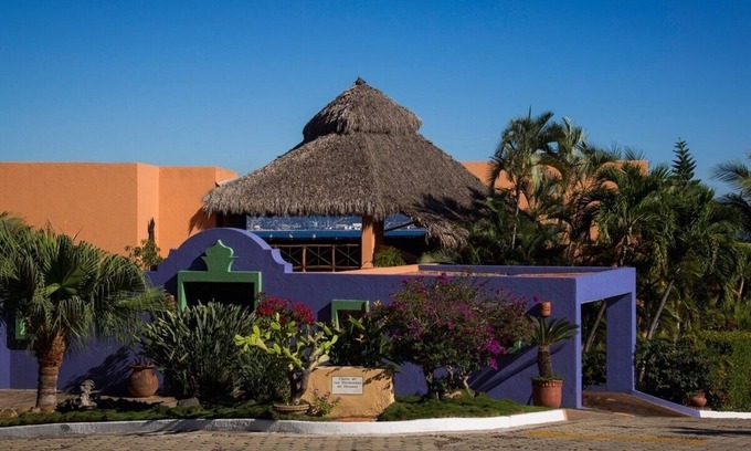 La Punta Villa | Charming 4BR La Punta Villa overlooking Manzanillo Bay with infinity pool