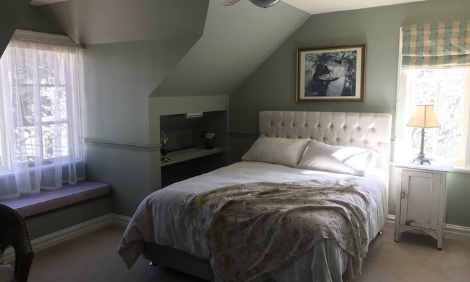 Mount Rankin House | Charming Accomadation $190 x 2 guests in Queen room & ensuite & balconey