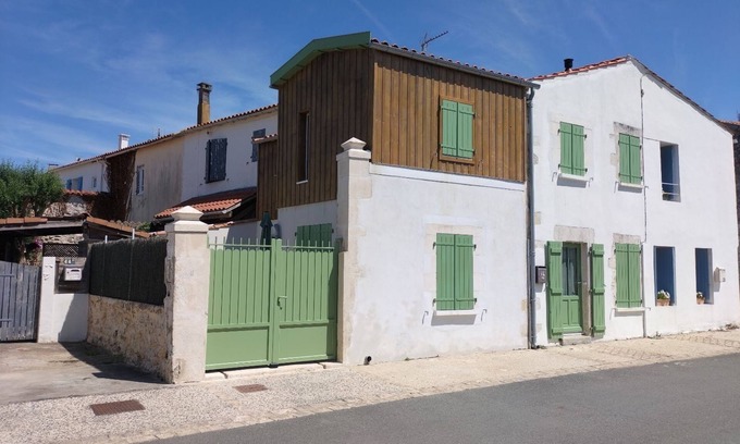 Nieul-sur-Mer House | Charming accommodation near La Rochelle and Île de Ré .500 m from the sea