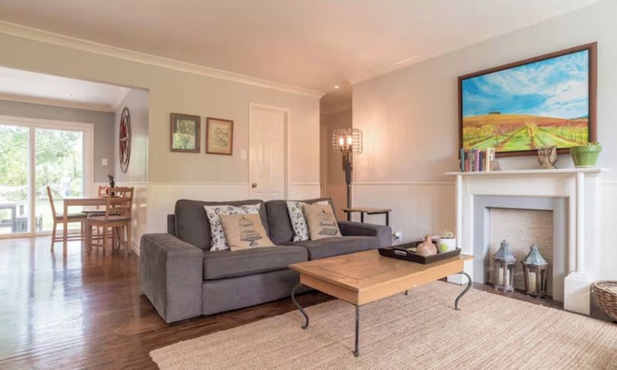 Kenwood House | Charming and Centrally Located Sonoma 2-Bdrm house with WiFi and AC in Kenwood