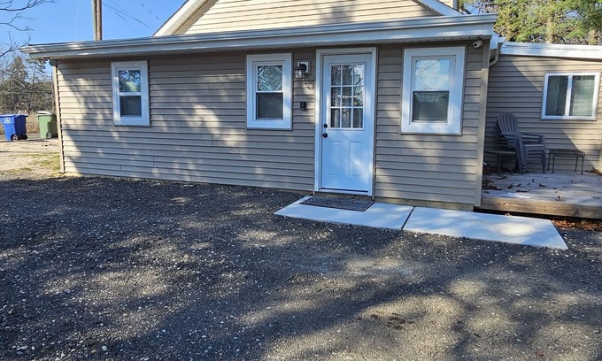 Marlton Apartment | Charming and cozy 2-bed home in Evesham with everything needed for your stay.