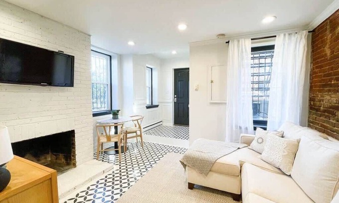 Stanton Park Apartment | Charming and Historic Apartment in Capitol Hill